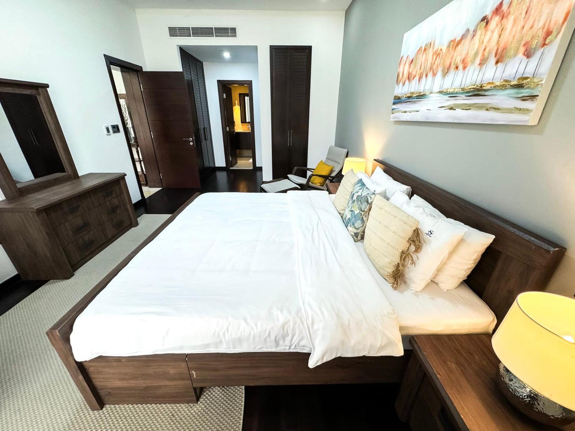 Modern Beachfront 1br - Tiara Апартаменти *