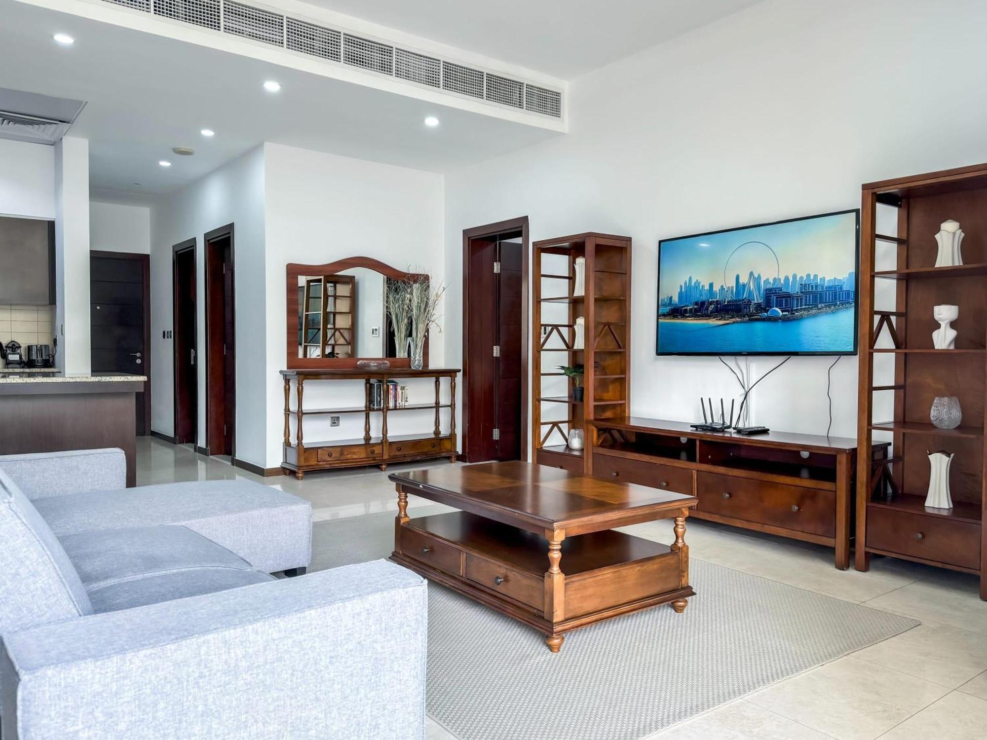 Modern Beachfront 1br - Tiara Апартаменти Дубай