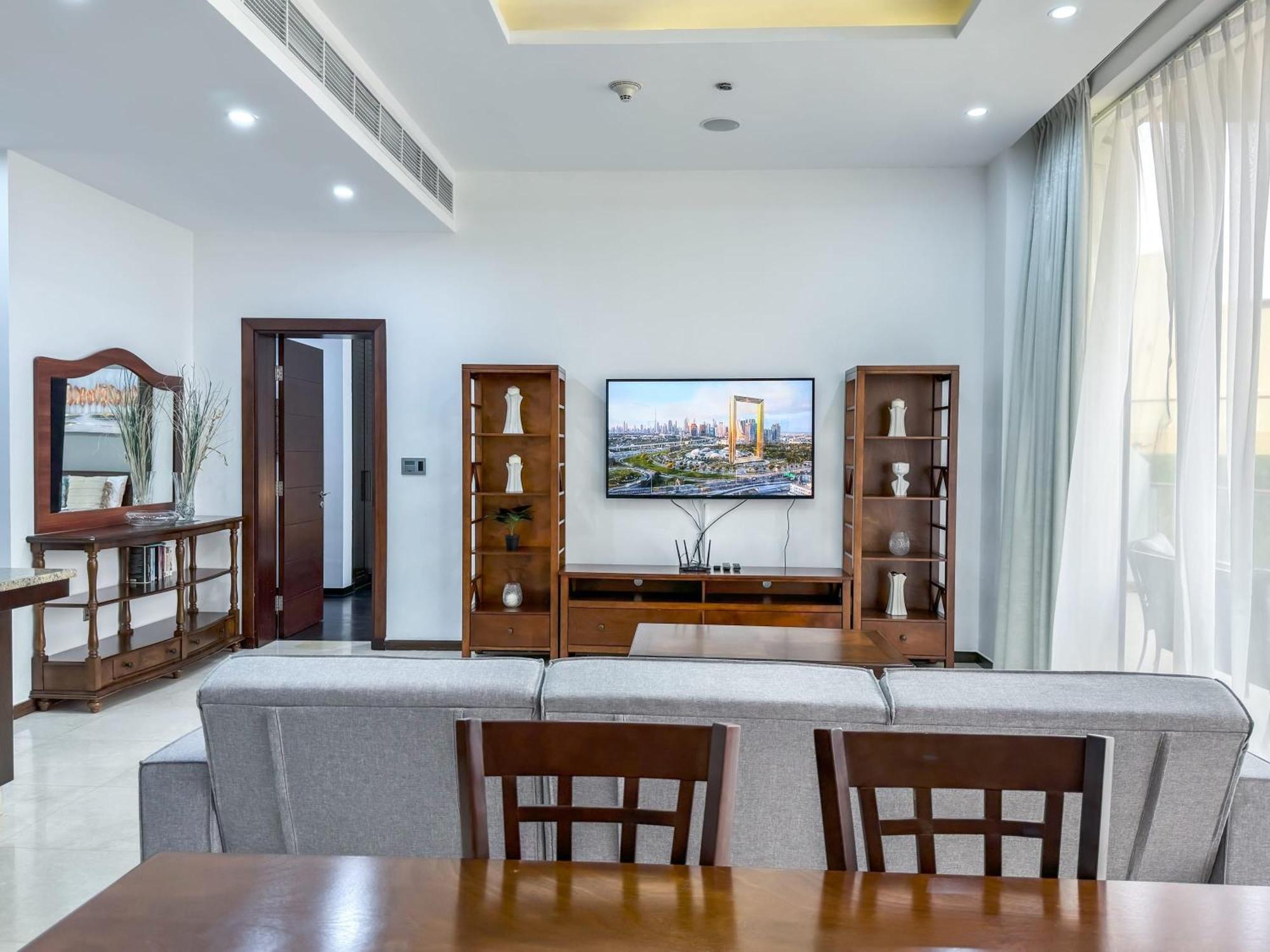 Modern Beachfront 1br - Tiara Апартаменти *