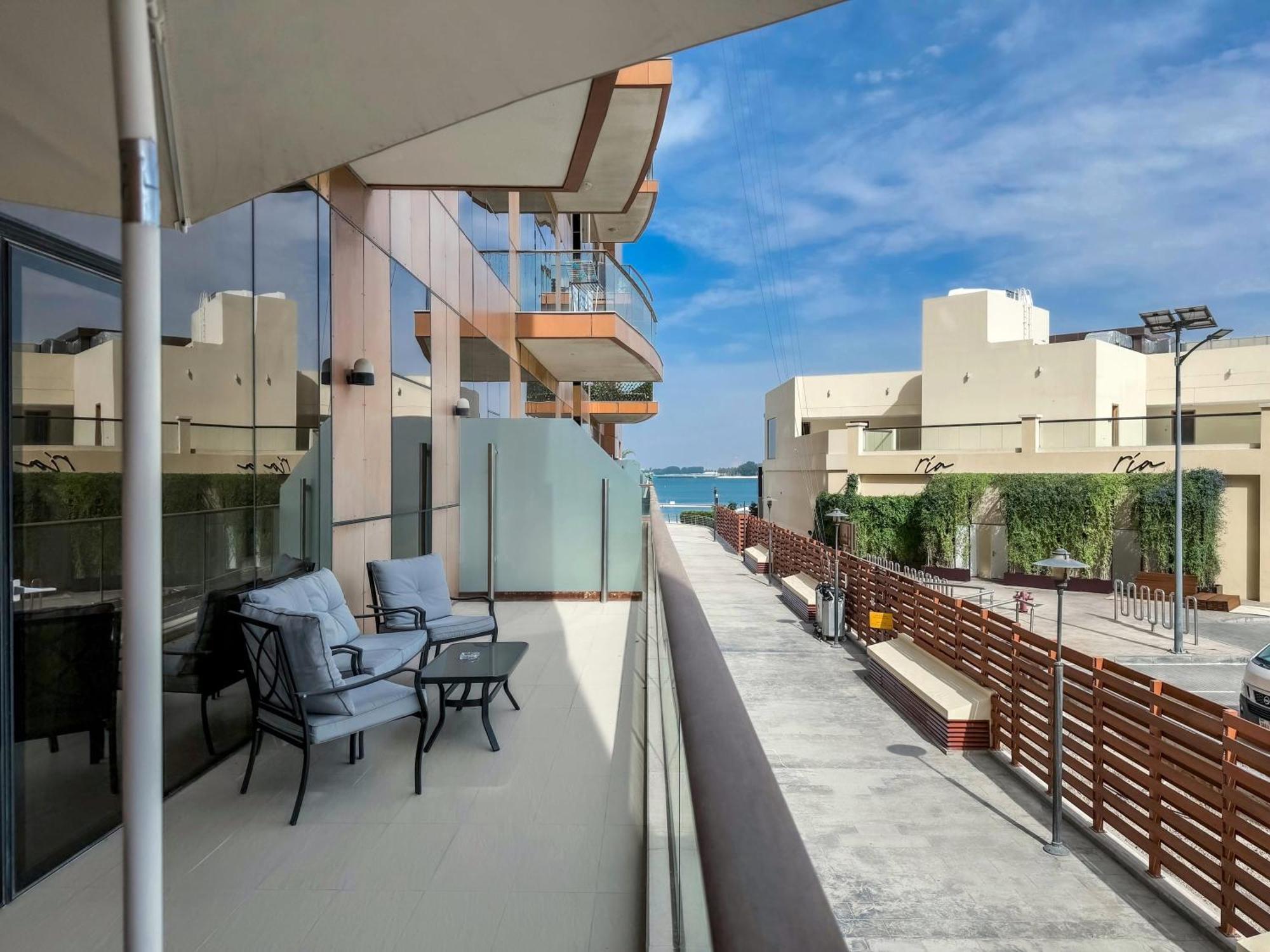 Апартаменти Modern Beachfront 1br - Tiara *